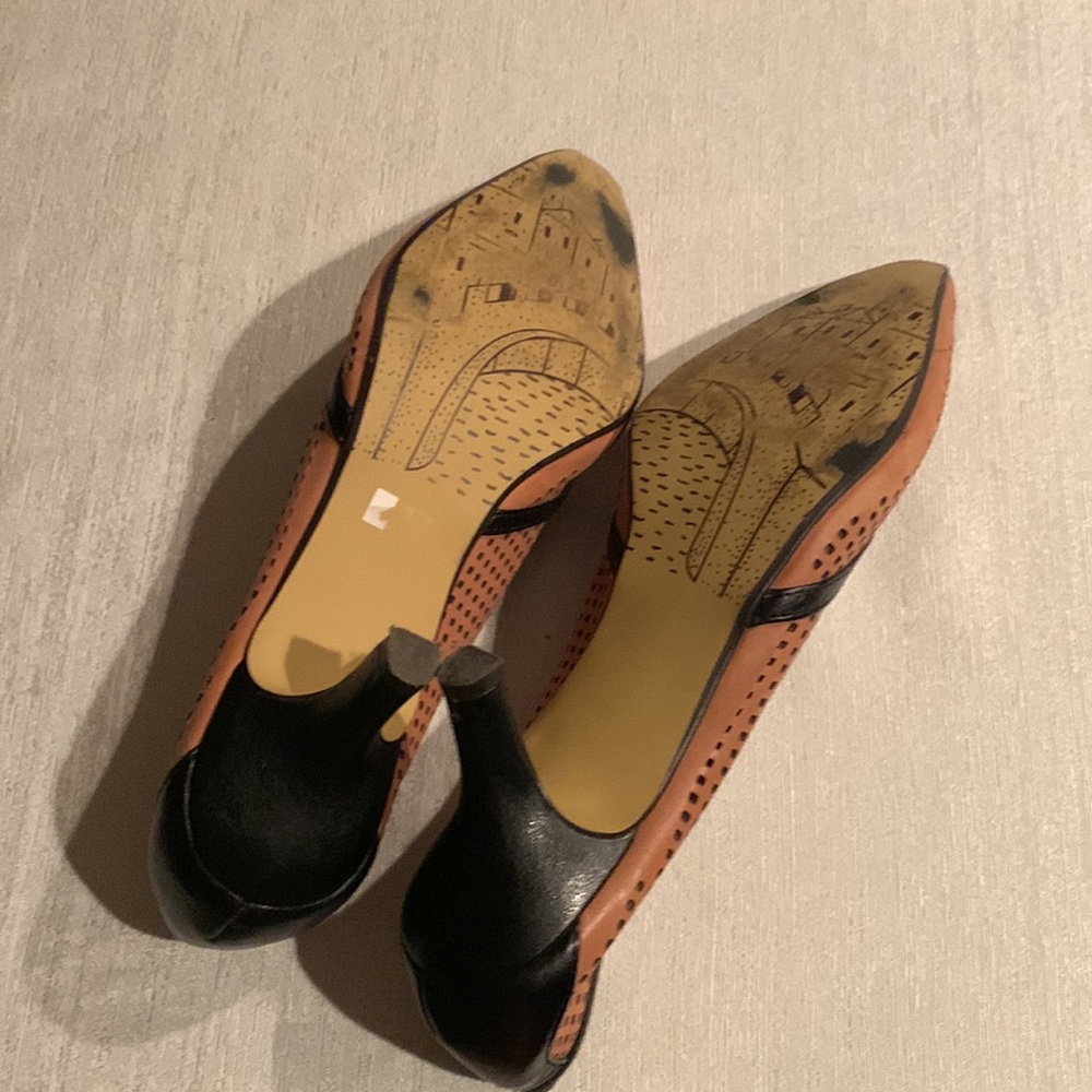 Bella Vita Genuine Leather Pumps - Picture 7 of 8